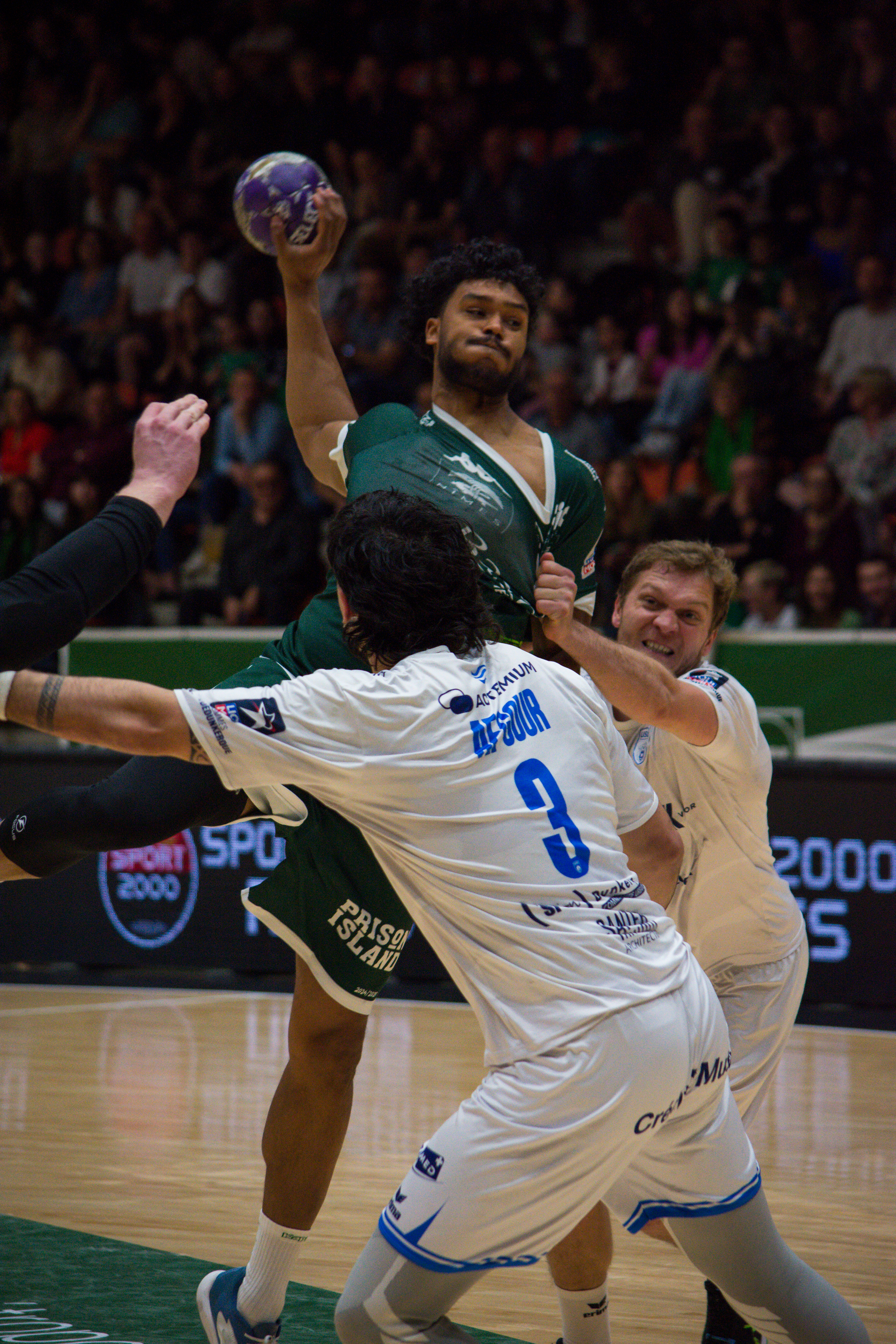 ccf43975cf4713077dedadc1a7ae988b